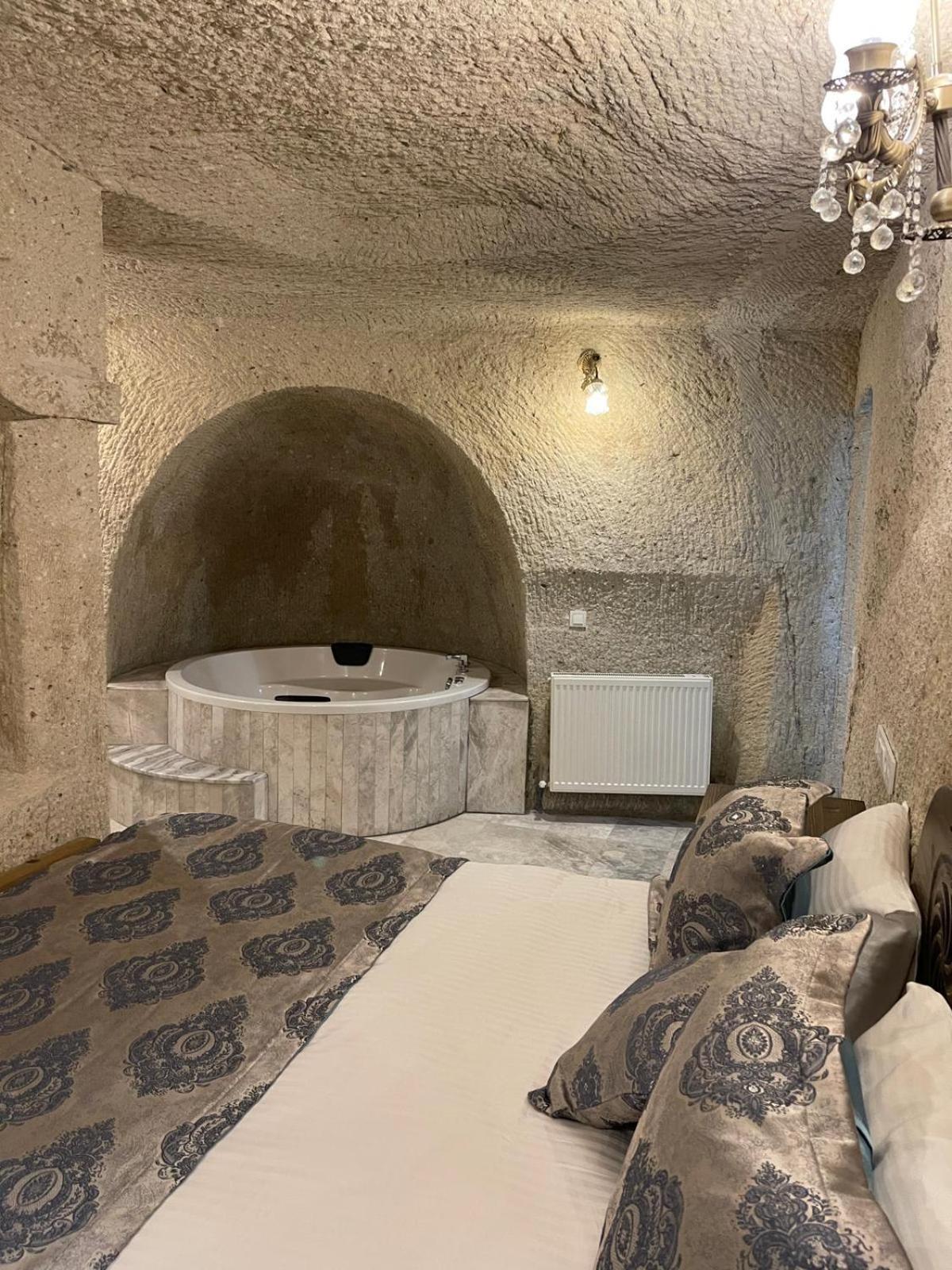 Cappadocia Empire Cave Hotel Goreme Exterior photo